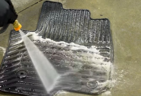 How to Clean Rubber Car Floor Mats Safely (Step-by-Step)