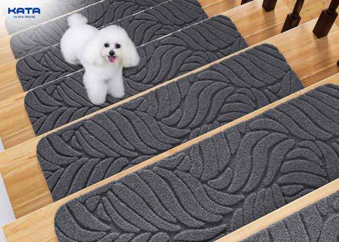 contrasting risers and carpeted treads