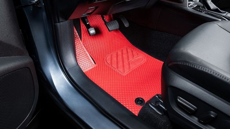 Custom-fit aftermarket car floor mats with raised edges for enhanced floor protection.