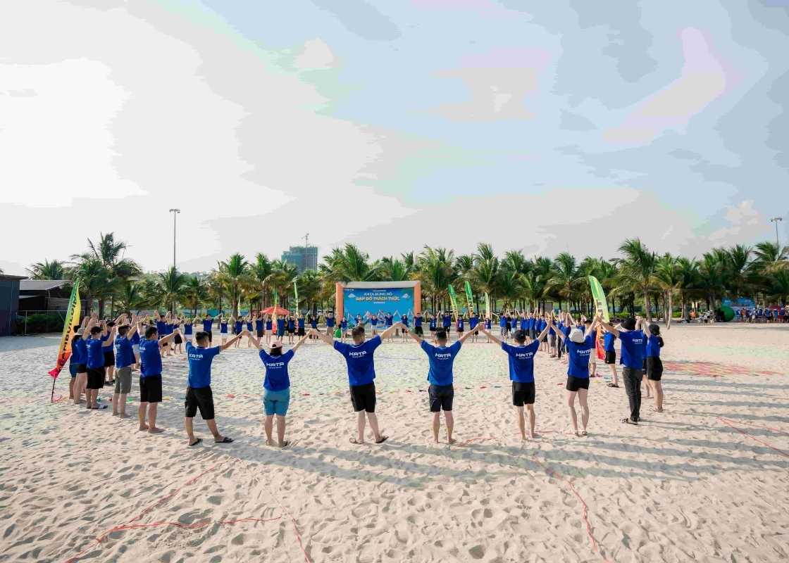 Team-building exercises enhance the cohesion of the company's staffs